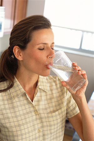 satisfied (thirst) - Portrait of Woman Drinking Water Foto de stock - Con derechos protegidos, Código: 700-00918024