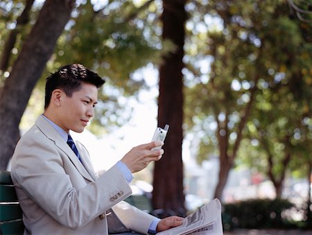 simsearch:700-00184999,k - Businessman in Park with Cellular Phone Foto de stock - Con derechos protegidos, Código: 700-00918054