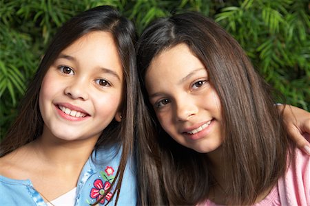 simsearch:700-00086687,k - Portrait Of Two Girls Outdoors Fotografie stock - Rights-Managed, Codice: 700-00918088