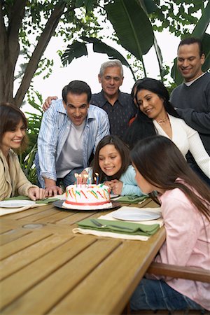 Famille anniversaire Party en plein air de la jeune fille Photographie de stock - Rights-Managed, Code: 700-00918158