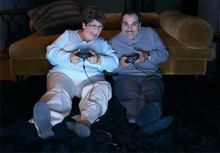 fat 60 year old man - Couple Playing Video Games Foto de stock - Con derechos protegidos, Código: 700-00918257