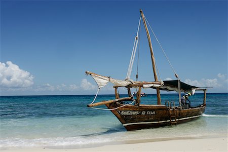 simsearch:841-05848516,k - Boat at Shore, Zanzibar, Tanzania Fotografie stock - Rights-Managed, Codice: 700-00918369