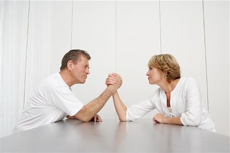Mature Couple Arm Wrestling Photographie de stock - Rights-Managed, Code: 700-00918417