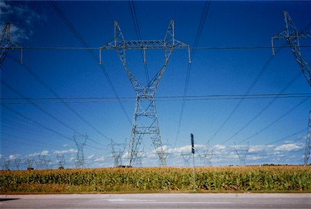 simsearch:600-00018625,k - Power Lines, Ontario, Canada Foto de stock - Con derechos protegidos, Código: 700-00918467