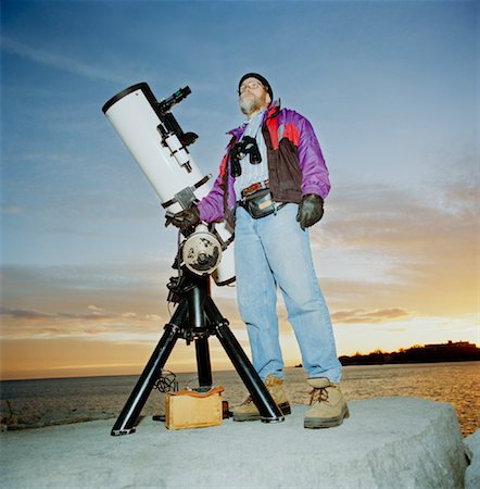 Portrait de l'homme et le télescope, Toronto, Ontario, Canada Photographie de stock - Rights-Managed, Code: 700-00918518