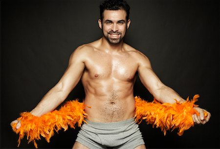 flashing - Shirtless Man with Feather Boa Foto de stock - Con derechos protegidos, Código: 700-00910244