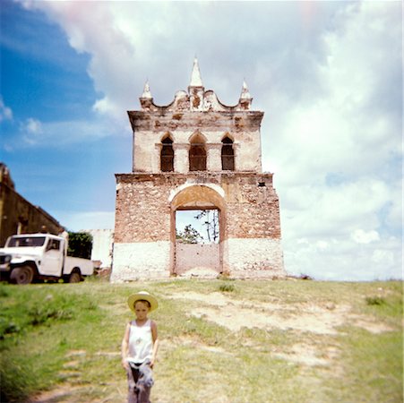 pictures of pre teen boys in tank tops - Boy Walking Away from Ruins, Trinidad, Cuba Foto de stock - Con derechos protegidos, Código: 700-00910436