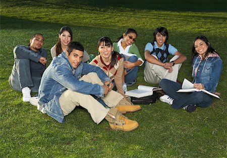 Group of Friends Sitting Outdoors Foto de stock - Con derechos protegidos, Código: 700-00910749