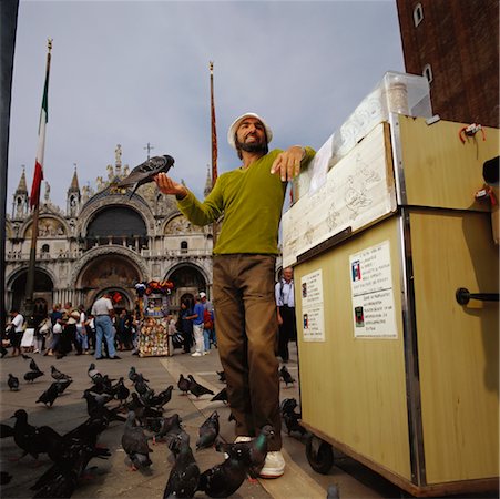 Fournisseur de graines oiseaux, Venise, Italie Photographie de stock - Rights-Managed, Code: 700-00911425