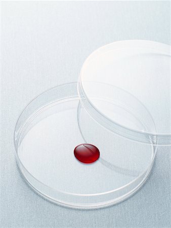 Drop of Blood in Petri Dish Fotografie stock - Rights-Managed, Codice: 700-00911484