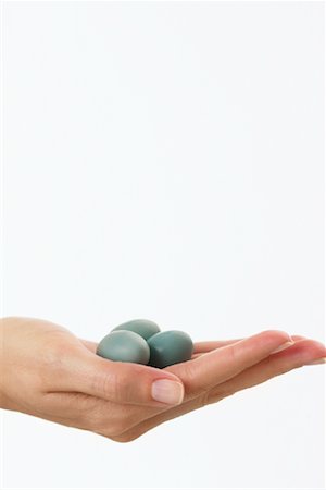 simsearch:700-02289305,k - Woman's Hand Holding Blue Eggs Fotografie stock - Rights-Managed, Codice: 700-00934504