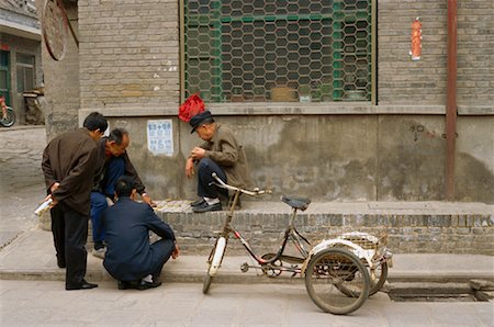 Men Playing Game on Sidewalk, Pingyao, China Foto de stock - Con derechos protegidos, Código: 700-00934851