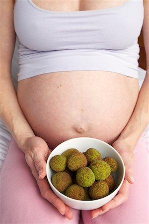 Woman Holding Bowl of Lychees Foto de stock - Con derechos protegidos, Código: 700-00935167