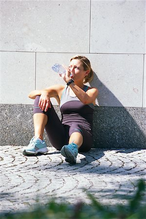 satisfied (thirst) - Woman Resting from Jogging Salzburg, Salzburg Land, Austria Foto de stock - Con derechos protegidos, Código: 700-00948776