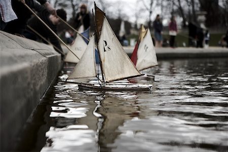 Spielzeug Boote, Jardin du Luxembourg, Paris, Frankreich Stockbilder - Lizenzpflichtiges, Bildnummer: 700-00949098