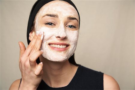 simsearch:614-06442343,k - Woman Applying Facial Mud Mask Stock Photo - Rights-Managed, Code: 700-00954595