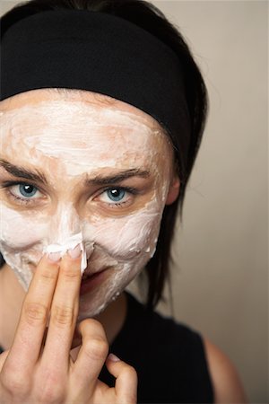 simsearch:600-01073404,k - Woman Applying Facial Mud Mask Stock Photo - Rights-Managed, Code: 700-00954596