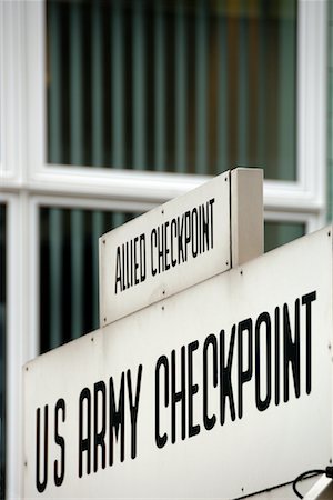 Sign at Checkpoint Charlie, Berlin, Germany Foto de stock - Con derechos protegidos, Código: 700-00954884