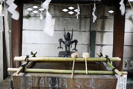 dragon and column - Eau bénite pour lavage avant la prière, Tokyo, Japon Photographie de stock - Rights-Managed, Code: 700-00955366