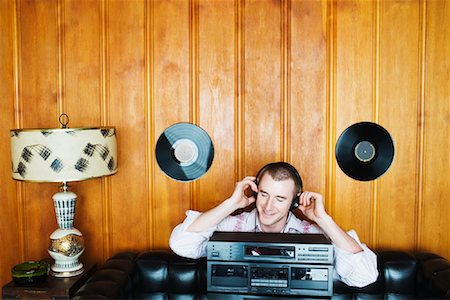 stereo - Homme avec un son stéréo sur Lap Photographie de stock - Rights-Managed, Code: 700-00955571