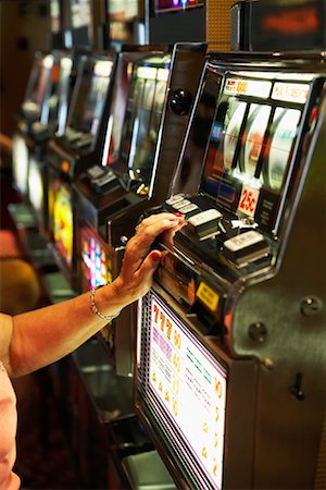 Woman at Slot Machine Foto de stock - Con derechos protegidos, Código: 700-00983209