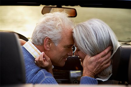 simsearch:700-02081914,k - Couple Kissing in Car Foto de stock - Con derechos protegidos, Código: 700-00983395