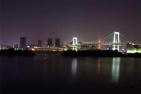 simsearch:855-02987020,k - Rainbow Bridge at Night, Tokyo Tower in Background, Tokyo, Japan Foto de stock - Con derechos protegidos, Código: 700-01037224