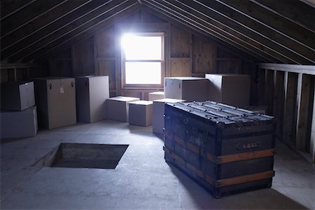 forziere - Chest, Boxes and Trap Door in Attic Fotografie stock - Rights-Managed, Codice: 700-01037311