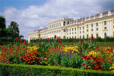 schloss schonbrunn - Schoenbrunn Palace and Gardens, Vienna, Austria Foto de stock - Con derechos protegidos, Código: 700-01030343