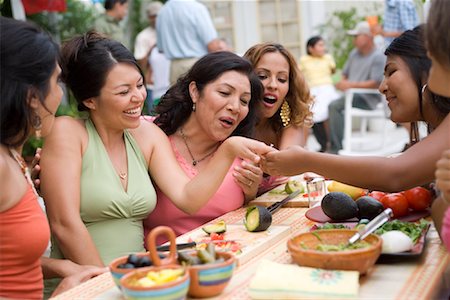 Woman Showing Engagement Ring to Family Foto de stock - Con derechos protegidos, Código: 700-01041321