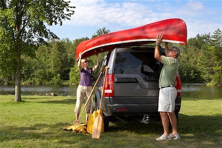 simsearch:700-00031157,k - Couple Unloading Canoe From SUV Stock Photo - Rights-Managed, Code: 700-01042114