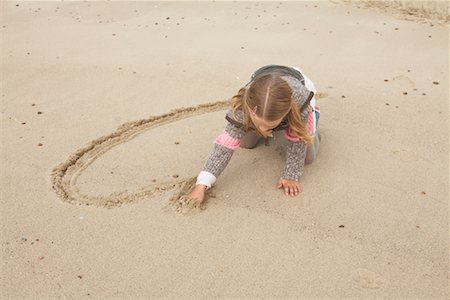 simsearch:600-03404350,k - Girl Drawing in Sand Stock Photo - Rights-Managed, Code: 700-01042702