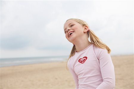 simsearch:700-01042731,k - Portrait of Girl on Beach Foto de stock - Direito Controlado, Número: 700-01042729