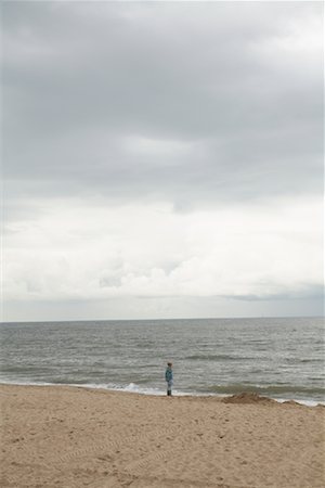 simsearch:700-01042698,k - Mädchen am Strand, Blick auf den Ozean Stockbilder - Lizenzpflichtiges, Bildnummer: 700-01042759