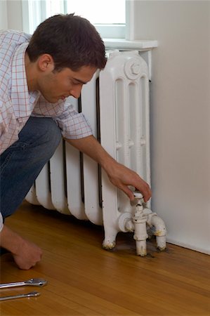 radiateur (chauffage) - Homme fixation radiateur Photographie de stock - Rights-Managed, Code: 700-01043090