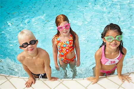 Children in Swimming Pool Foto de stock - Con derechos protegidos, Código: 700-01072117