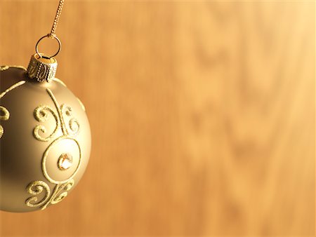 simsearch:696-03402815,k - Christmas Ornament Stock Photo - Rights-Managed, Code: 700-01072324