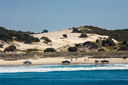 Véhicules sur la plage, Moreton Island, Queensland, Australie Photographie de stock - Rights-Managed, Code: 700-01072498