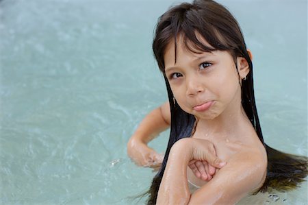 simsearch:640-01359259,k - Portrait of Girl in Swimming Pool Foto de stock - Con derechos protegidos, Código: 700-01072530