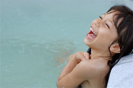 simsearch:700-01695379,k - Portrait de jeune fille à la piscine Photographie de stock - Rights-Managed, Code: 700-01072531