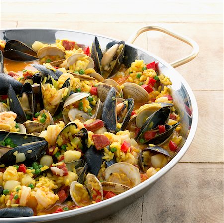 paella - Seafood and Sausage Paella Foto de stock - Con derechos protegidos, Código: 700-01083421