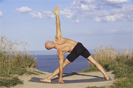 simsearch:700-01109745,k - Man Practicing Yoga Foto de stock - Con derechos protegidos, Código: 700-01109746