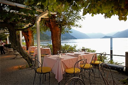 simsearch:700-00554492,k - Restaurant Overlooking the Water, Hotel Florence, Bellagio, Italy Foto de stock - Con derechos protegidos, Código: 700-01109756