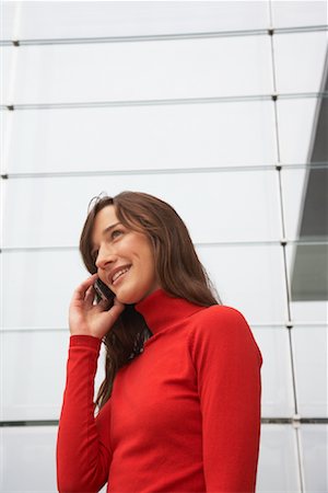 Portrait d'une femme à l'aide de téléphone portable Photographie de stock - Rights-Managed, Code: 700-01100288