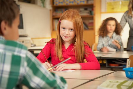 simsearch:700-01119802,k - Portrait de jeune fille, assis au comptoir dans la salle de classe Photographie de stock - Rights-Managed, Code: 700-01119803