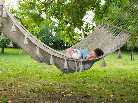 Boy in Hammock Foto de stock - Con derechos protegidos, Código: 700-01119849