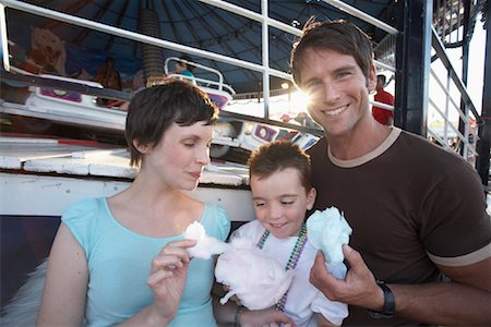 family in theme park - Family at Amusement Park, Toronto Ontario, Canada Stock Photo - Rights-Managed, Code: 700-01110120