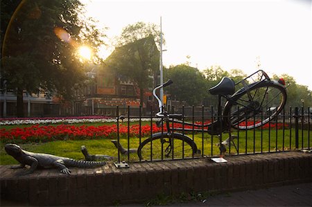 Vandalized Bicycle, Amsterdamn, Netherlands Foto de stock - Direito Controlado, Número: 700-01110214