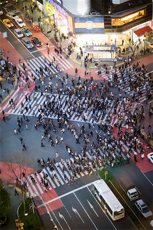 Aerial View of People Crossing Busy Street in Tokyo, Japan Foto de stock - Con derechos protegidos, Código: 700-01111249