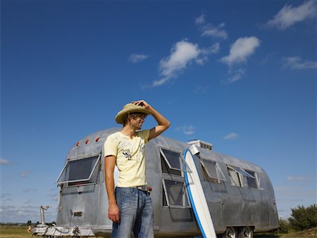 Man in Front of Camper Foto de stock - Con derechos protegidos, Código: 700-01111445